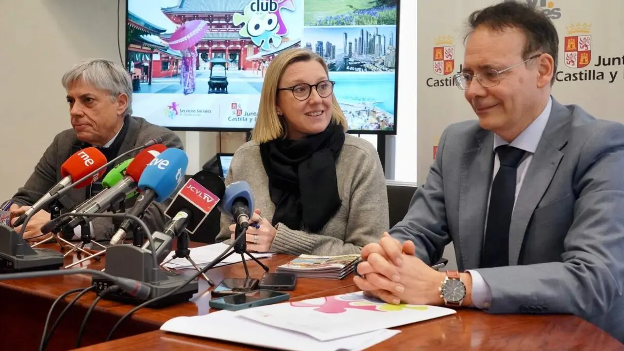 La vicepresidenta de la Junta y consejera de Familia e Igualdad de Oportunidades, Isabel Blanco, presenta la oferta de viajes del ''Club de los 60'' para 2026