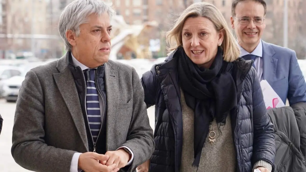 La vicepresidenta de la Junta y consejera de Familia e Igualdad de Oportunidades, Isabel Blanco, presenta la oferta de viajes del ''Club de los 60'' para 2026