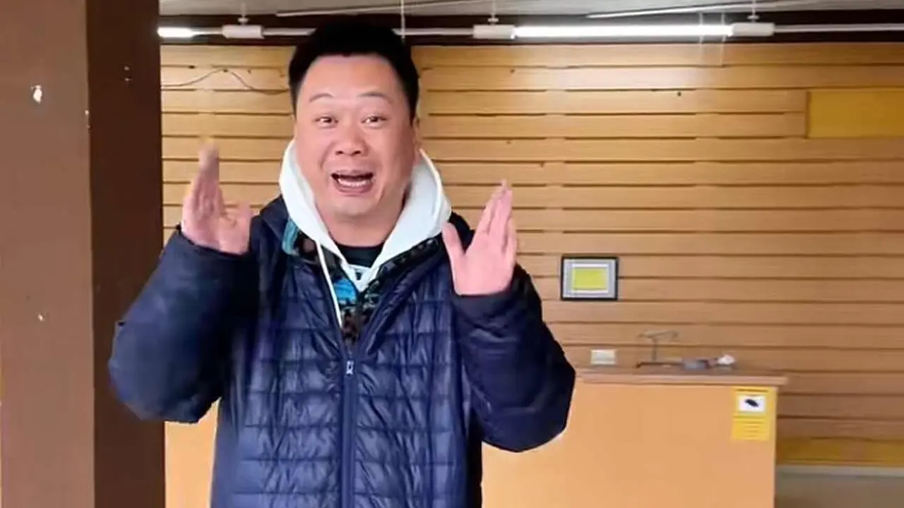 Imagen del empresario responsable del proyecto durante la presentaci&oacute;n del mismo en la red social Tik Tok.