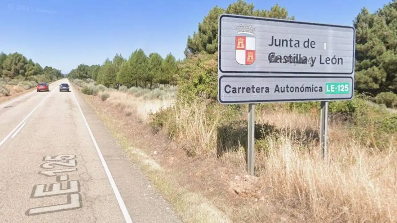 Carretera LE-125 entre La Ba&ntilde;eza y Castrocontrigo.