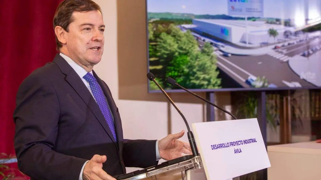 El presidente de la Junta firma un acuerdo para el desarrollo de un nuevo proyecto en &Aacute;vila este jueves. Foto: Rmestudios