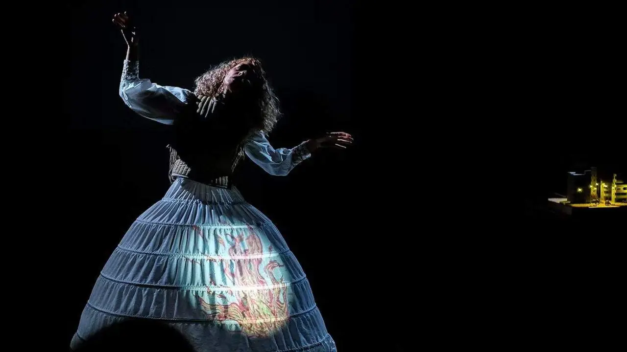 Mientras el meteorito llega