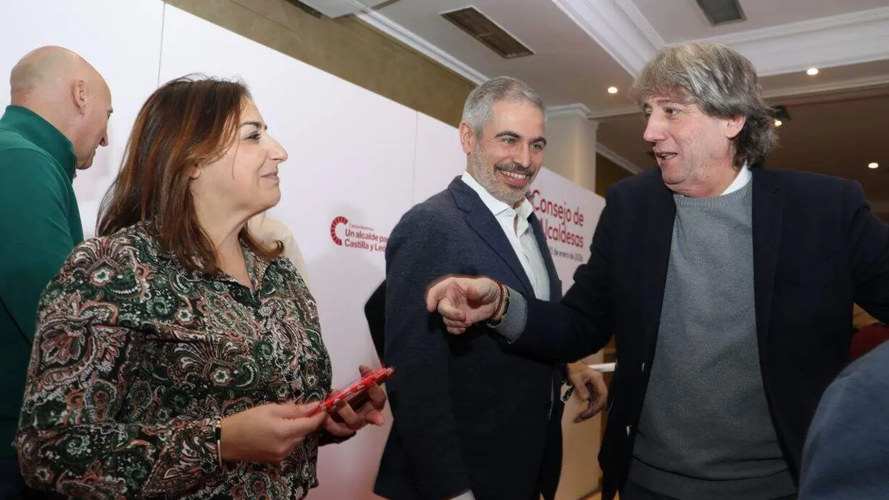 Clausura del consejo de Alcaldes del PSOE de Castilla y Le&oacute;n,  con las intervenci&oacute;nes del secretario de Estado para la Uni&oacute;n Europea, Fernando Sampedro Marcos;  y del secretario general del PSCyL y candidato a la Presidencia de la Junta, Carlos Mart&iacute;nez