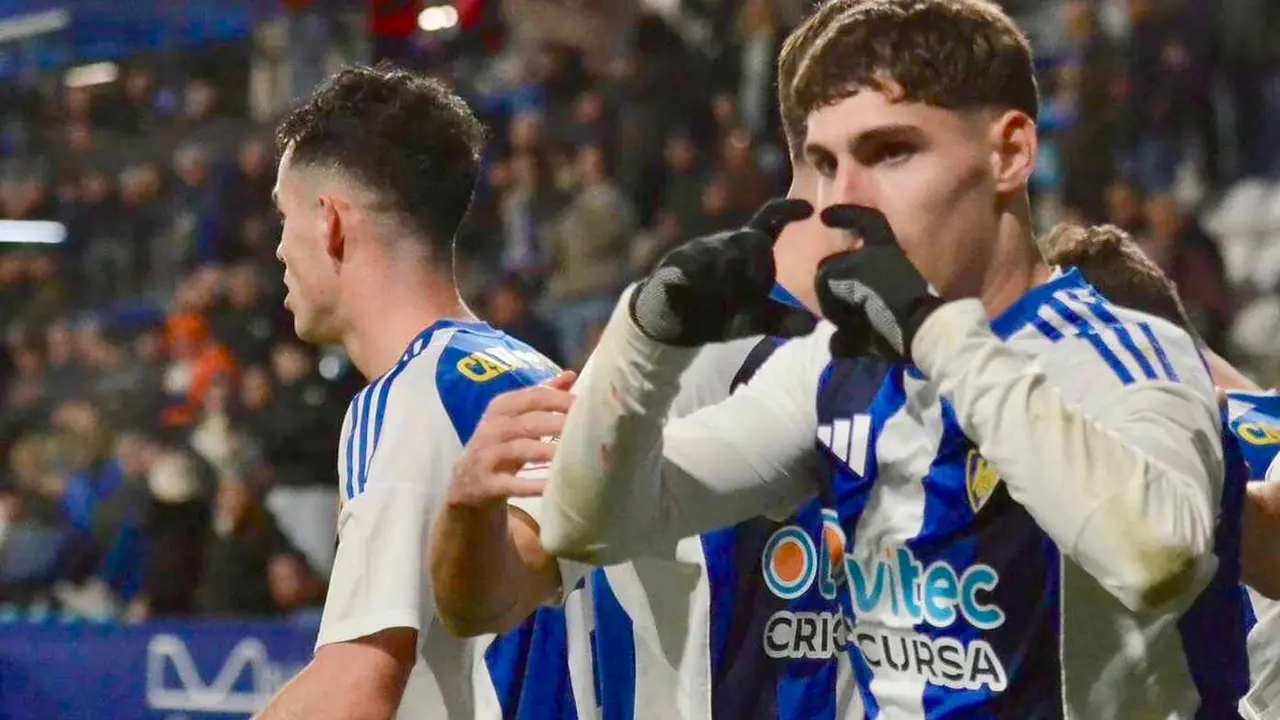 La Ponferradina rompi&oacute; su mala racha de resultados y Nafti sum&oacute; su primera victoria como entrenador blanquiazul gracias a los goles de Borja V&aacute;zquez y Keita.