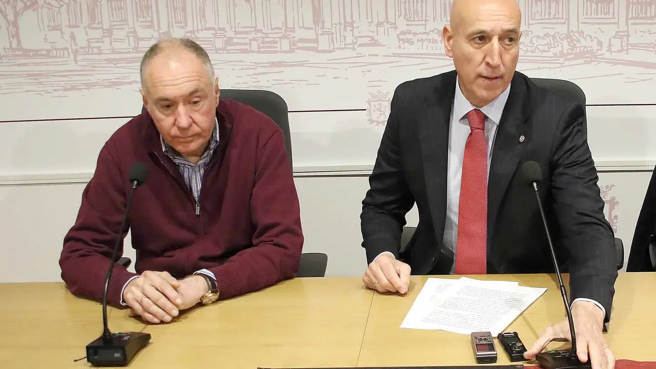 El alcalde de Le&oacute;n, Jos&eacute; Antonio Diez, junto al portavoz de la Uni&oacute;n del Pueblo Leon&eacute;s, Eduardo L&oacute;pez Sendino. Foto: Campillo