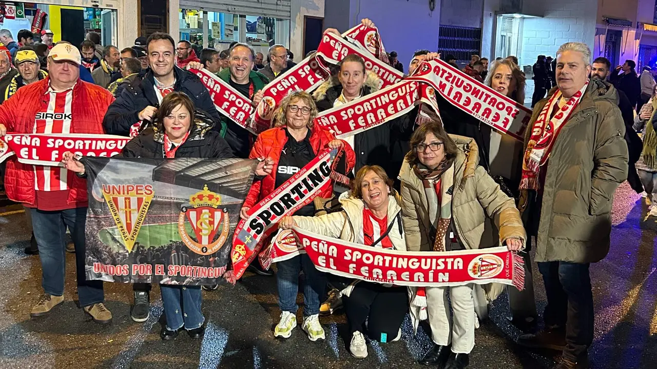 Imagen de 'la mareona', durante uno de sus desplazamientos para apoyar al Sporting.
