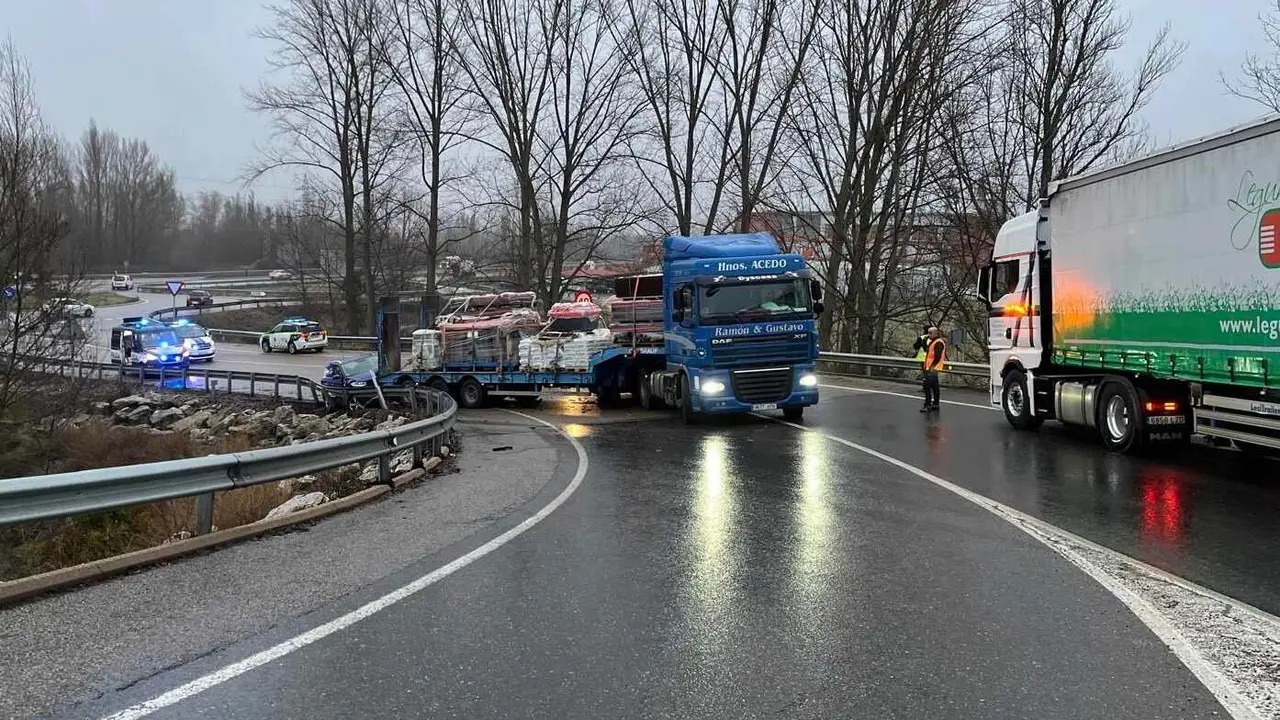 Imagen de la zona afectada por el accidente de tr&aacute;fico.