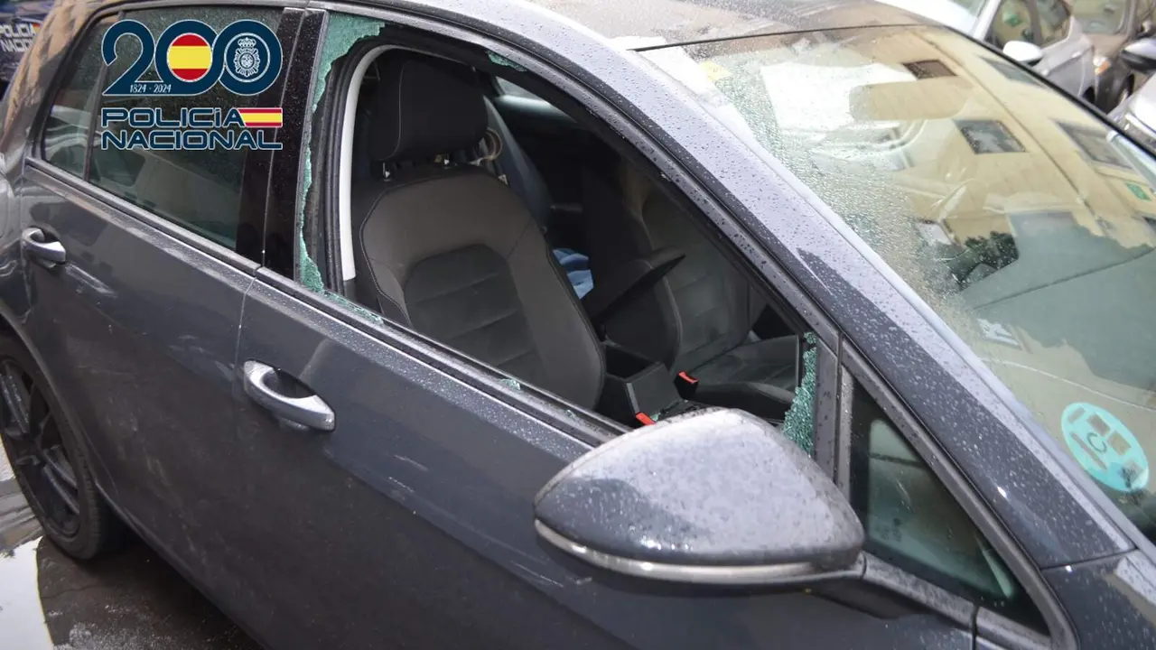 Imagen de uno de los veh&iacute;culos da&ntilde;ados para cometer el robo.