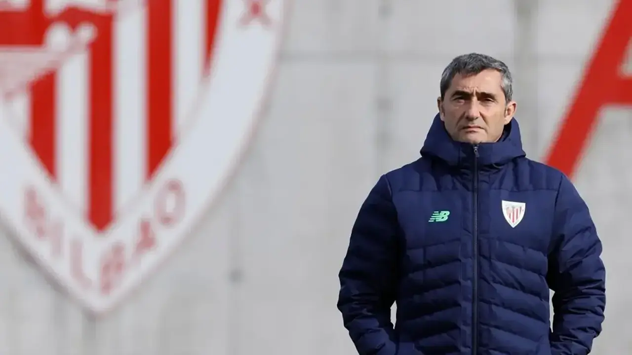 Valverde, durante un entrenamiento, se reencuentra este martes con el 'Cuco' Ziganda.