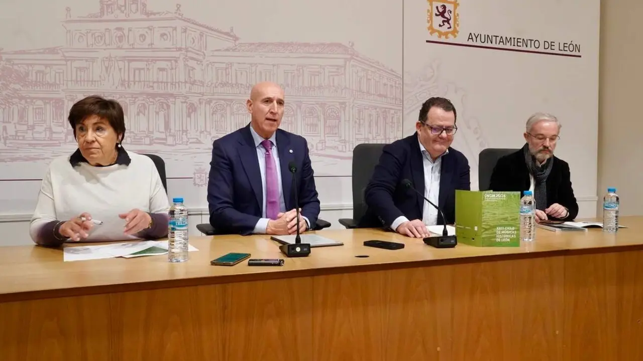 El alcalde de Le&oacute;n, Jos&eacute; Antonio Diez, presenta el XXIII Ciclo de M&uacute;sicas Hist&oacute;ricas de Le&oacute;n junto al director del Centro Nacional de Difusi&oacute;n Musical (CNDM), Francisco Jos&eacute; Lorenzo Fraile, la concejala de Acci&oacute;n y Promoci&oacute;n Cultural, Elena Aguado, y el doctor y profesor de Historia del Arte de la Universidad de Le&oacute;n, C&eacute;sar Garc&iacute;a