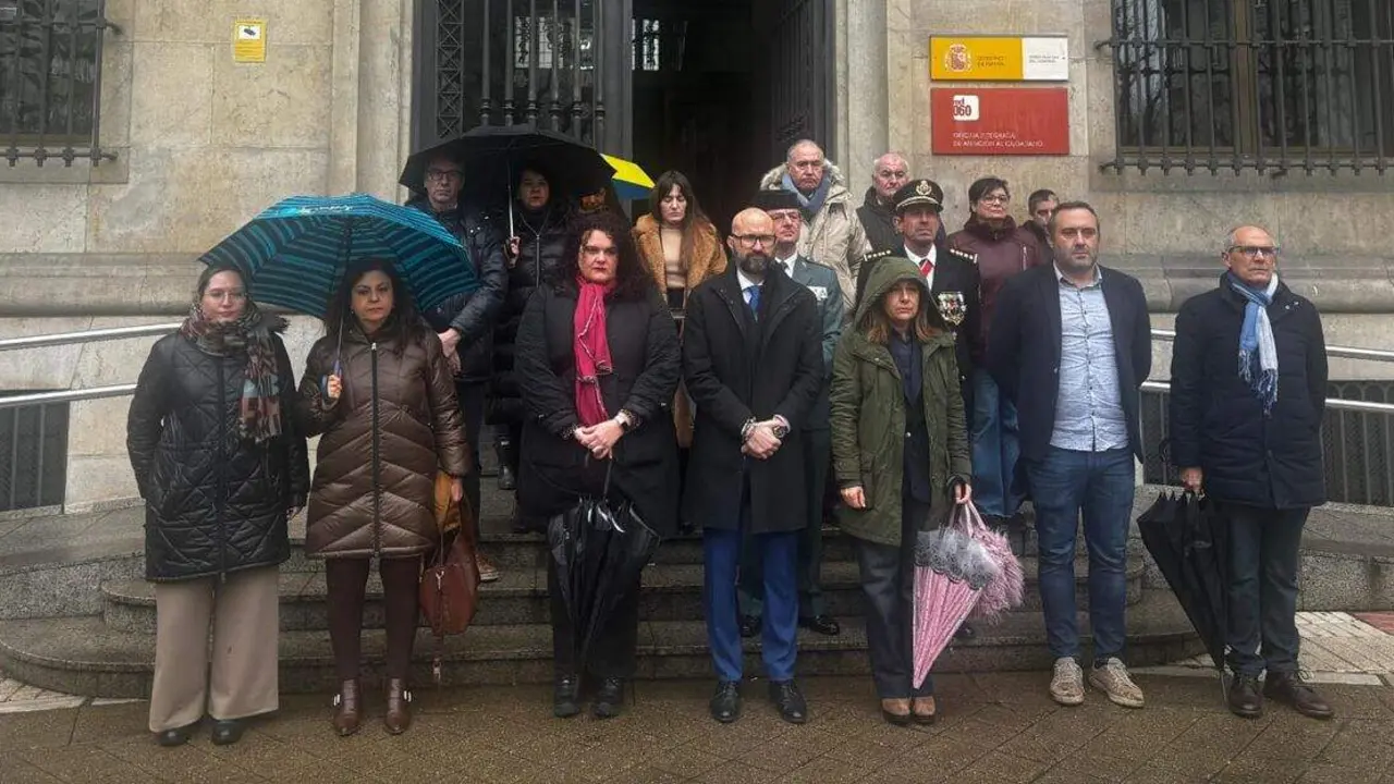 El subdelegado del Gobierno en Le&oacute;n presidi&oacute; este martes el minuto de silencio. Foto: Subdelegaci&oacute;n del Gobierno en Le&oacute;n.