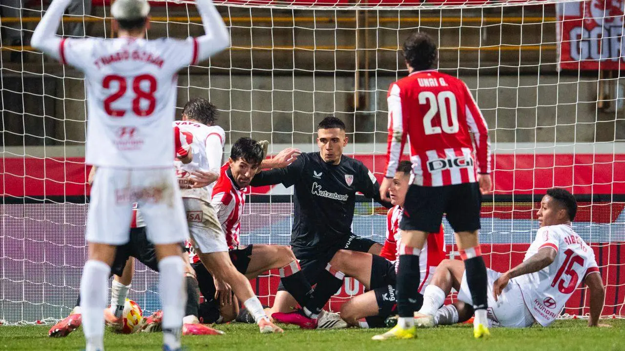 Una Cultural heroica cae en la pr&oacute;rroga ante el Athletic y se despide de la Copa con honor. El equipo de Ziganda firma una noche inolvidable en el Reino de Le&oacute;n y obliga al Athletic a sudar hasta el &uacute;ltimo minuto (3-4) en los octavos de final. Fotos: Isaac Llamazares