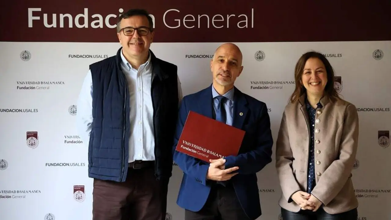 Imagen De izquierda a derecha Ignacio Coll, &Oacute;scar Gonz&aacute;lez y Patricia S&aacute;nchez, en la presentaci&oacute;n del curso. Foto: Col. Periodistas CYL