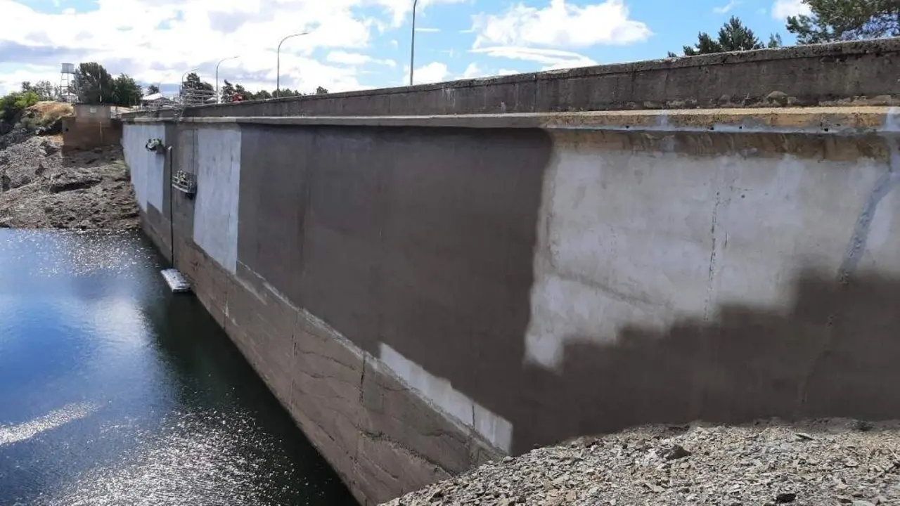 La CHD licita las obras para la recuperaci&oacute;n de capacidad de embalse y mejora en la gesti&oacute;n de las avenidas en la presa de Villameca (en la imagen).
