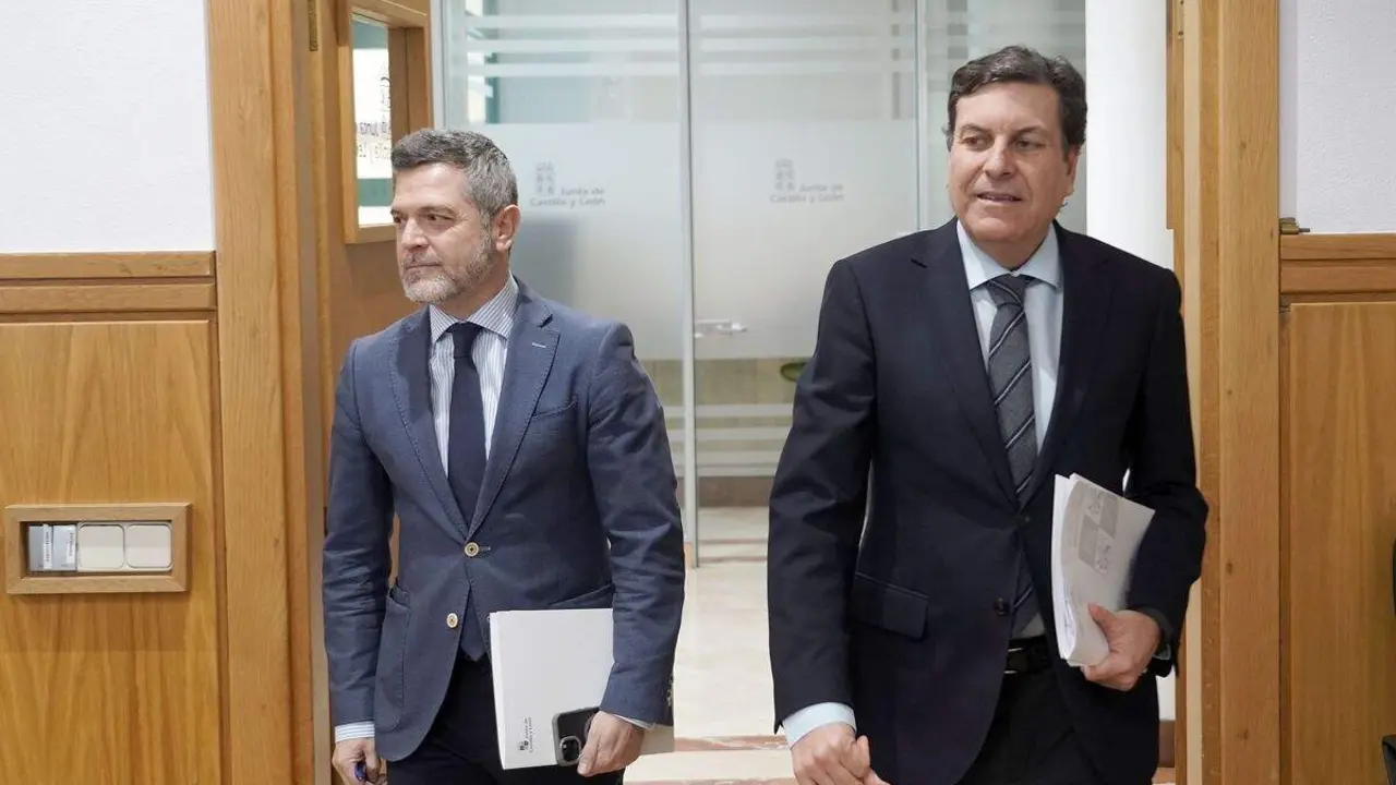 El consejero de Econom&iacute;a y Hacienda y portavoz, Carlos Fern&aacute;ndez Carriedo, comparece en rueda de prensa posterior al Consejo de Gobierno. Foto: Ical