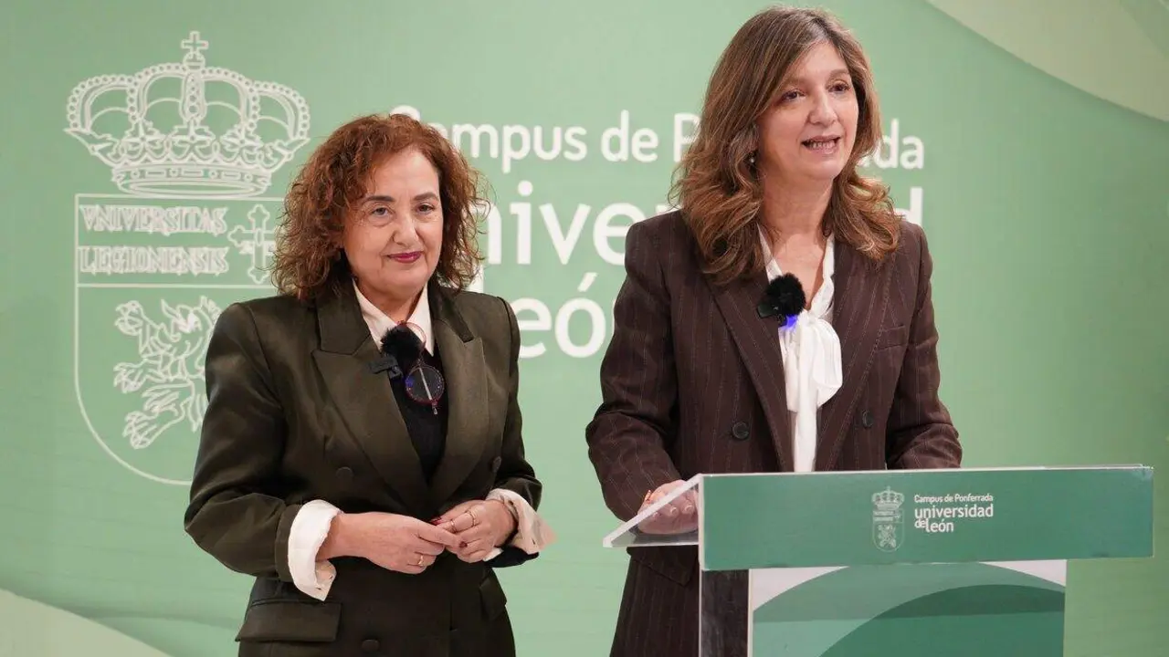 La rectora de la Universidad de Le&oacute;n, Nuria Gonz&aacute;lez (D), junto a la vicerrectora del Campus de Ponferrada, Pilar Marqu&eacute;s (I), durante la comparecencia para avanzar en la planificaci&oacute;n, calendario y las l&iacute;neas estrat&eacute;gicas sobre el proyecto de Policl&iacute;nica