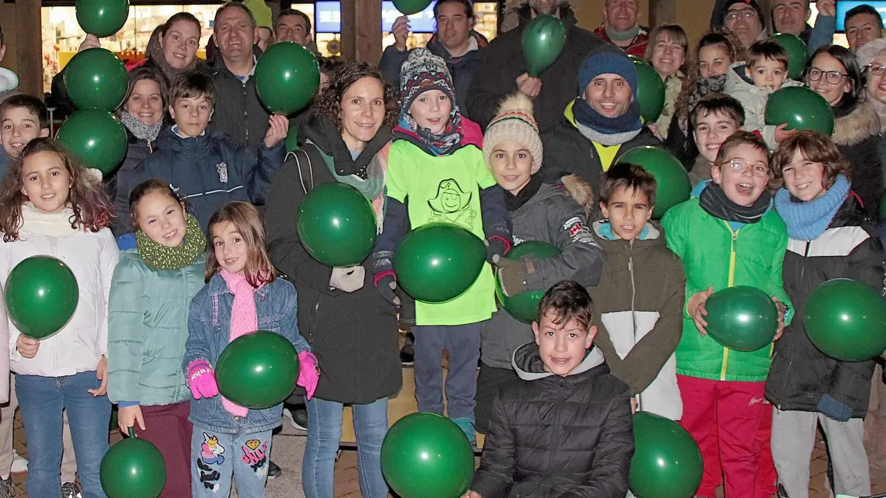 Sergio Li&eacute;bana, rodeado de amigos y familiares. Foto: Peio Garc&iacute;a
