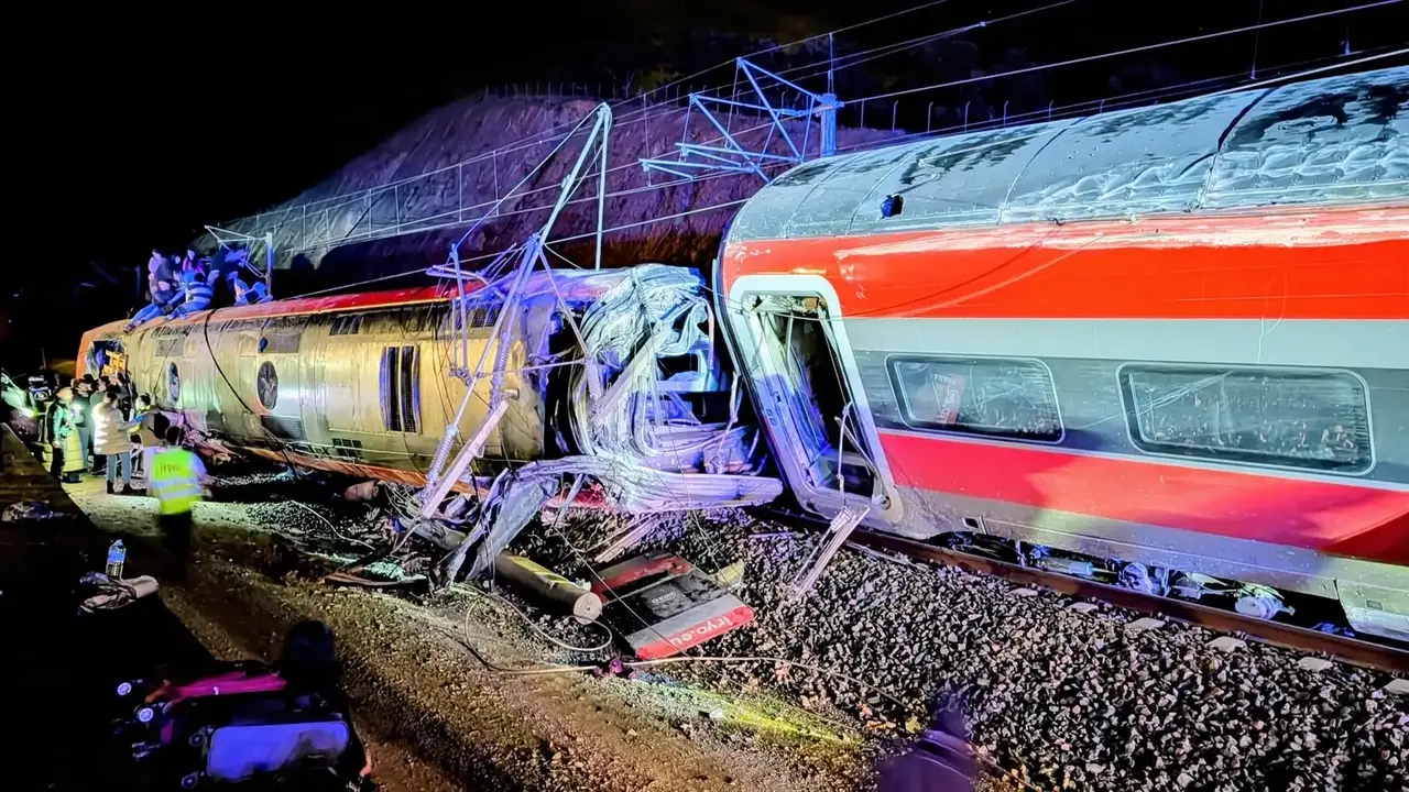 Imagen de los trenes tras el impacto.