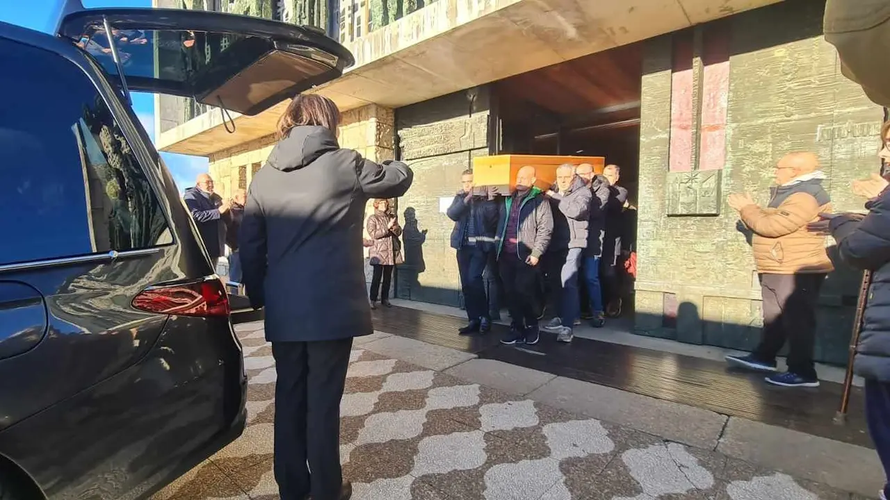 El templo de La Virgen del Camino se queda peque&ntilde;o para dar un &uacute;ltimo adi&oacute;s a Urbano Gonz&aacute;lez, el hombre que fue ejemplo de vida y de lucha. Foto: Heraldo de Le&oacute;n