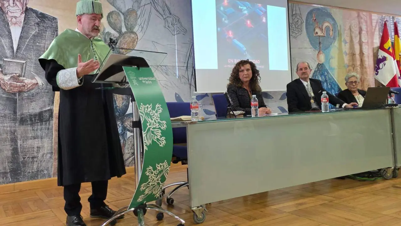 Carlos Pi&ntilde;eiro, CEO de Animal Data Analytics, defendi&oacute; en la Universidad de Le&oacute;n que el futuro de la ganader&iacute;a no pasa por la intensificaci&oacute;n sin l&iacute;mites, sino por una producci&oacute;n inteligente, informada y responsable. Foto: ULE.