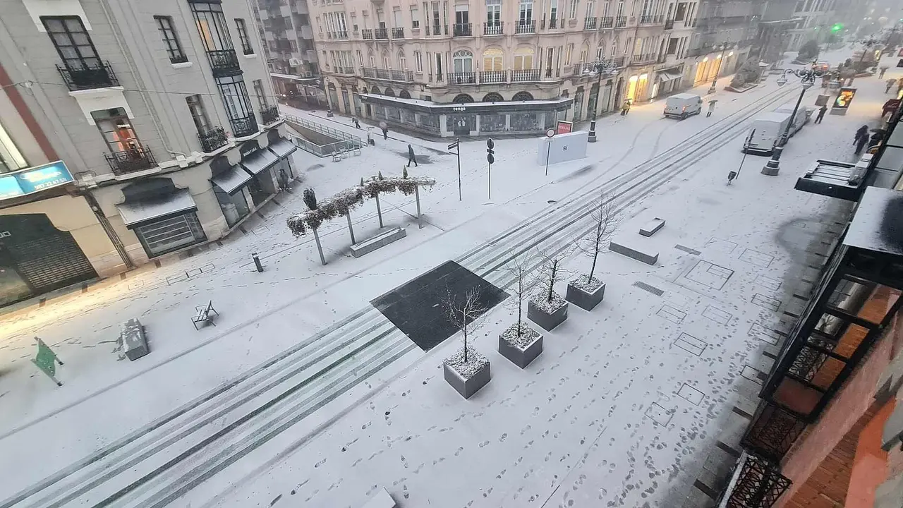 Imagen de Ordo&ntilde;o II este viernes bajo la nieve.