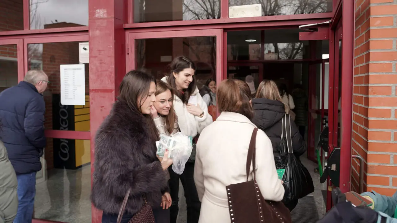 Examen de aspirantes para las plazas p&uacute;blicas durante un proceso selectivo.