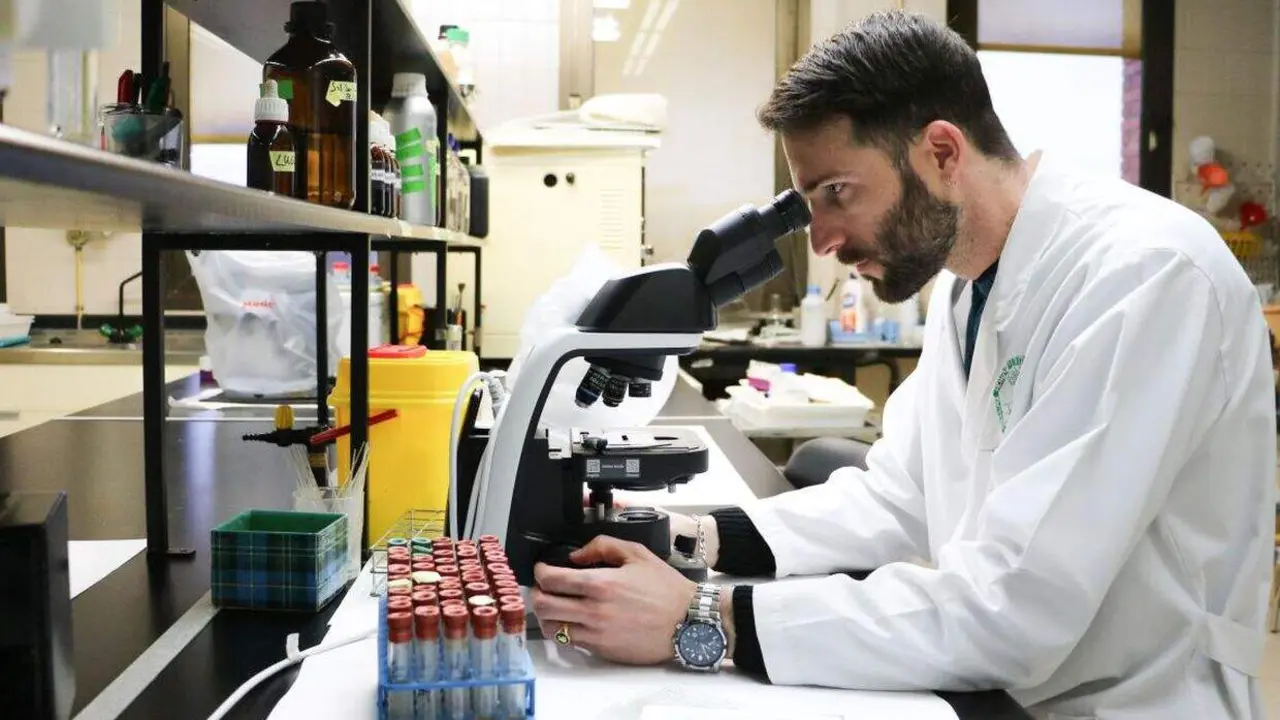 El investigador Ra&uacute;l P&eacute;rez Cabalerro, profesor de Parasitolog&iacute;a y Enfermedades Parasitarias en la Universidad de Le&oacute;n.