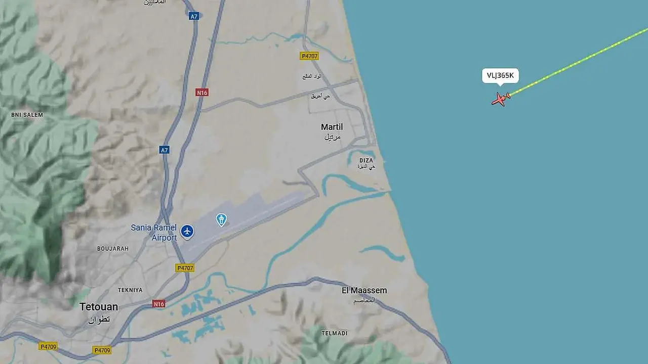 Imagen del vuelo ch&aacute;rter de la Cultural en el momento de tomar tierra en Tetu&aacute;n.