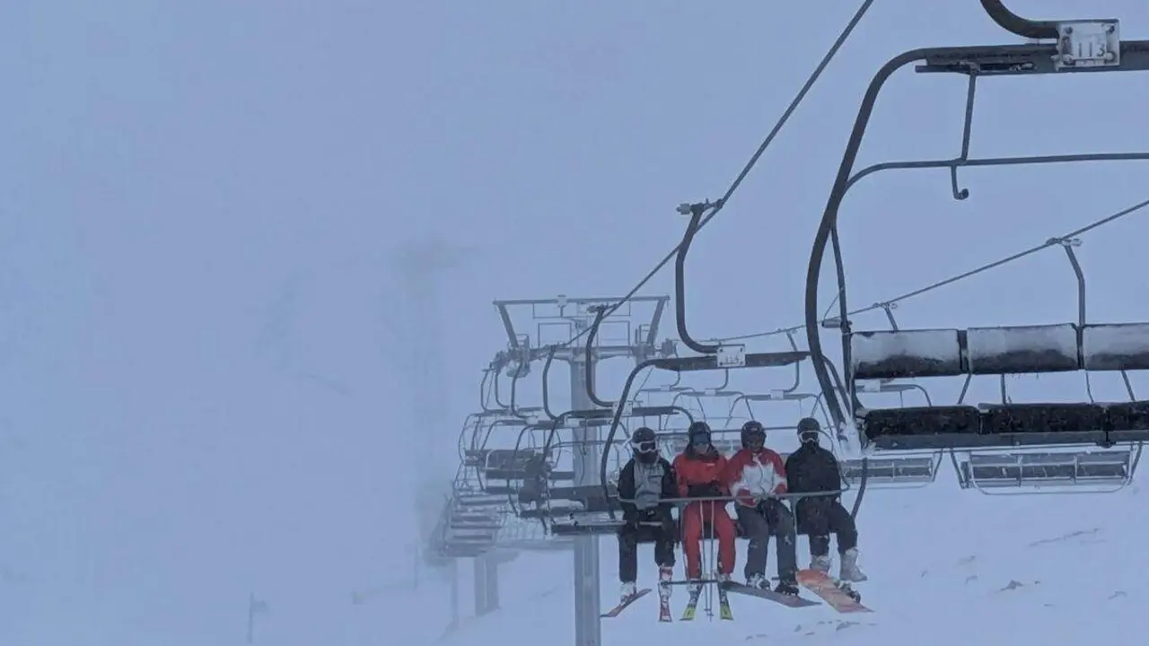 Imagen reciente de uno de los telesillas de San Isidro. Foto: DipuLe&oacute;n