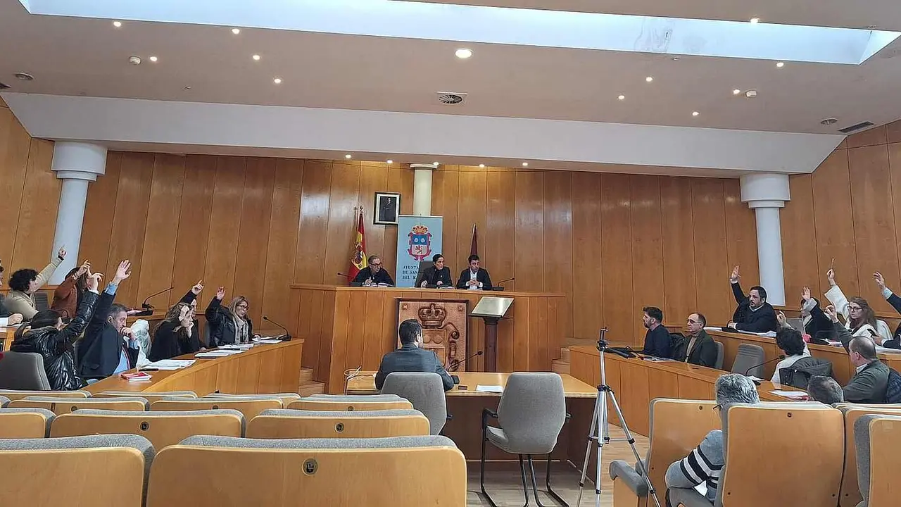 Un instante del pleno celebrado este jueves en San Andr&eacute;s del Rabanedo.