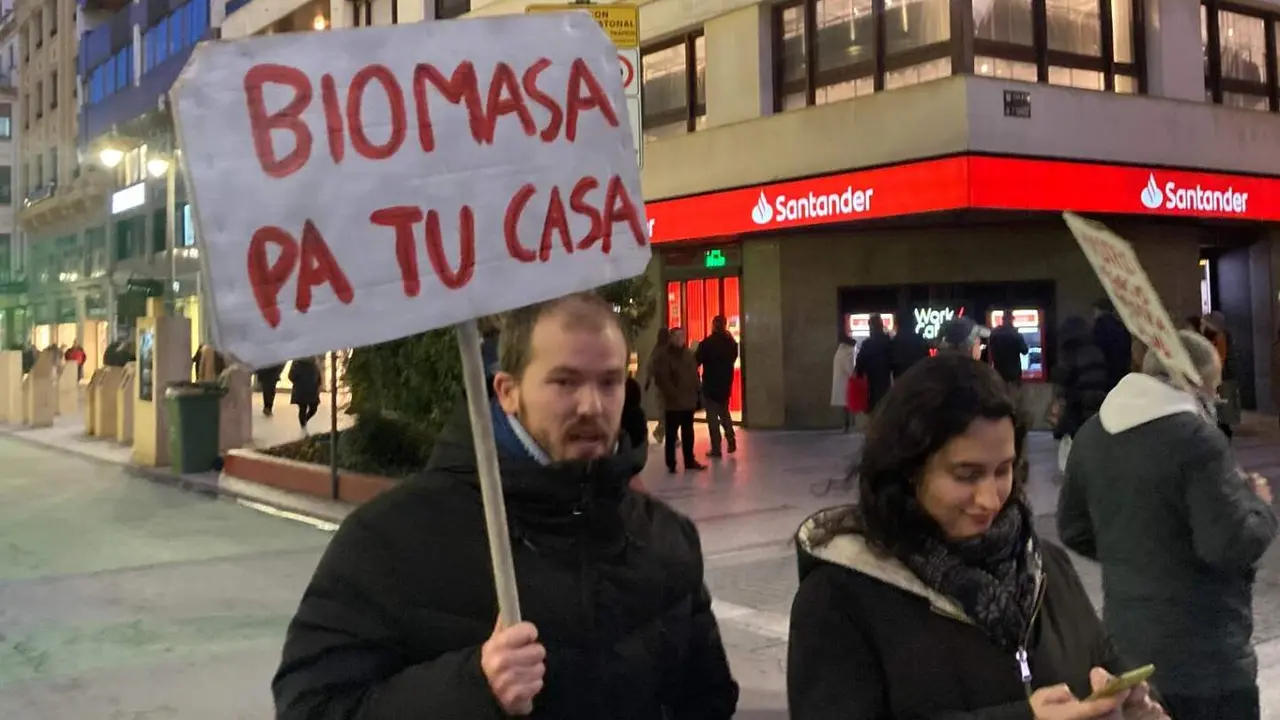 Un manifestante, durante una de las convocatorias en Le&oacute;n capital.