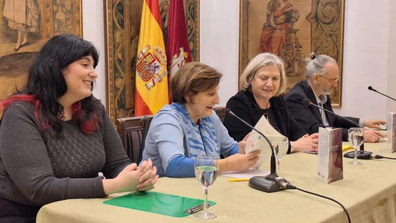 Presentaci&oacute;n de 'Ante el est&iacute;o' de Catalina Bello en la Casa de Le&oacute;n en Madrid. Foto: Casa de Le&oacute;n.