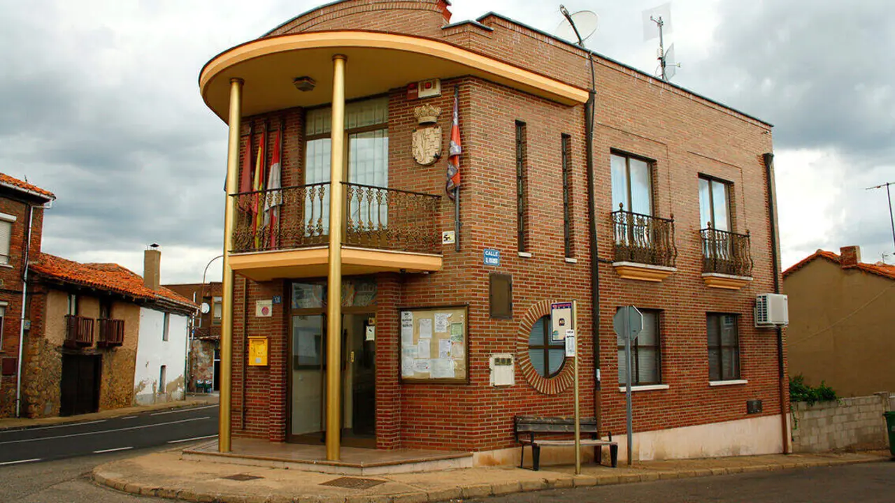 Imagen exterior del Ayuntamiento de Cuadros.