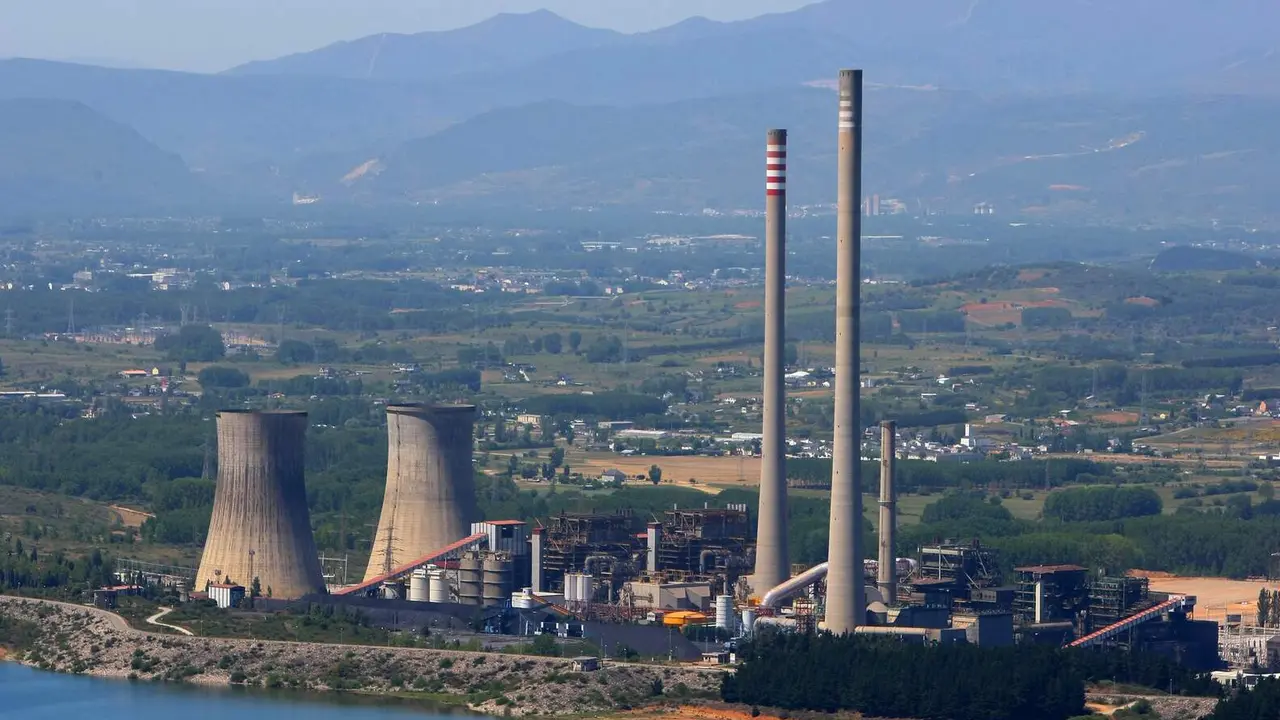 Imagen de archivo de la central t&eacute;rmica Compostilla II.