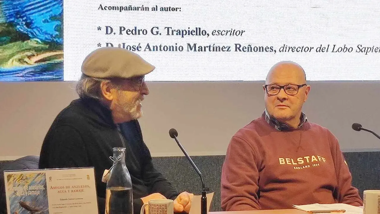 Trapiello y Carmona, este viernes, durante la presentaci&oacute;n del libro.
