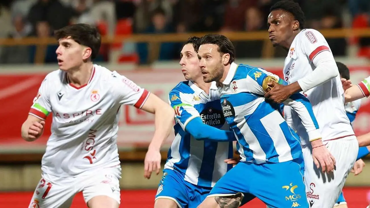 La Cultural da un paso al frente ante el Deportivo en un duelo muy intenso y con un ambiente excepcional en la grada.