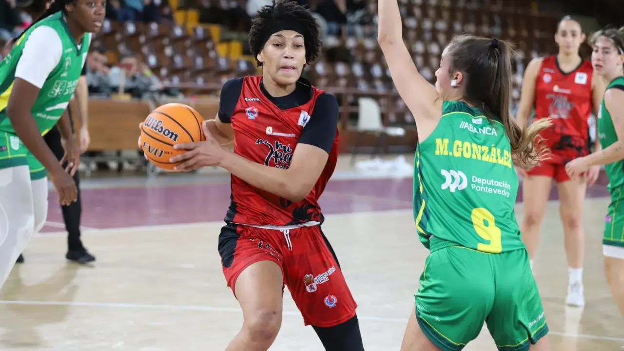 El Mipelletymas BF Le&oacute;n firm&oacute; una victoria s&oacute;lida y muy completa ante el CB Arxil (83-60) en el Palacio Municipal de Deportes, en un encuentro que fue de menos a m&aacute;s para el conjunto leon&eacute;s y que qued&oacute; pr&aacute;cticamente sentenciado tras un brillante tercer cuarto. Fotos: Isaac Llamazares