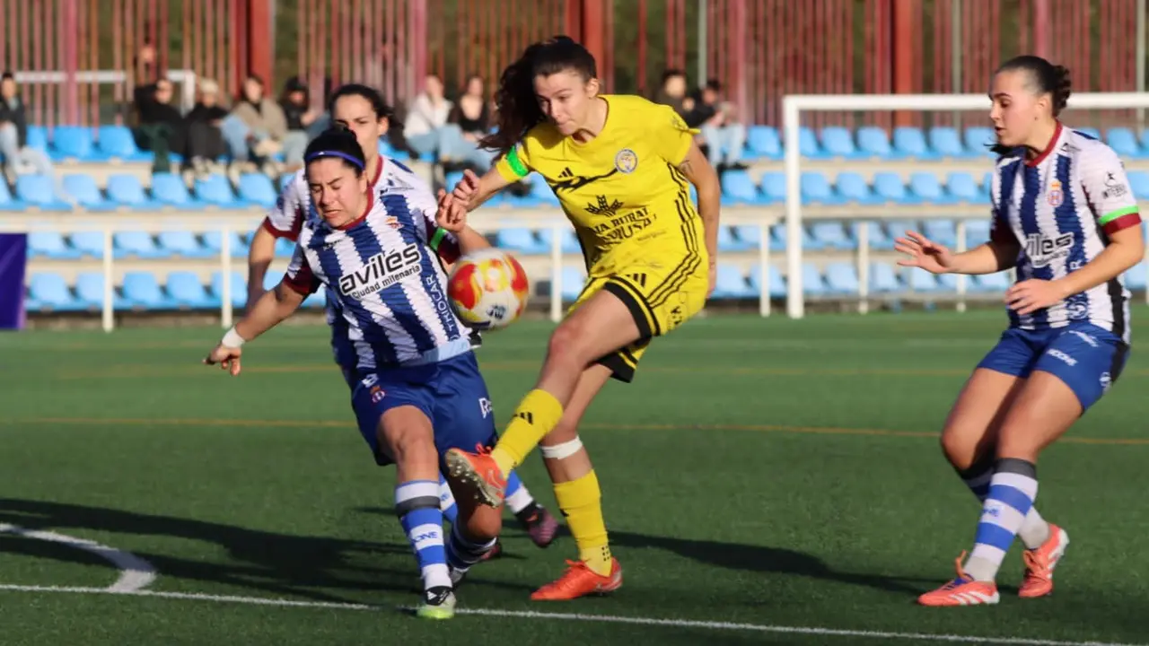 El Ol&iacute;mpico salva un empate en Avil&eacute;s. Foto: Aroa Ca&ntilde;o.