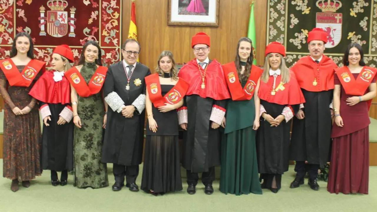 La Facultad de Derecho de la Universidad de Le&oacute;n (ULE) celebr&oacute; este s&aacute;bado&nbsp;la festividad de su patrono, San Raimundo de Pe&ntilde;afort, con un solemne acto acad&eacute;mico de graduaci&oacute;n de los 75 egresados del curso 2025-2026.&nbsp;Fotos: ULE.