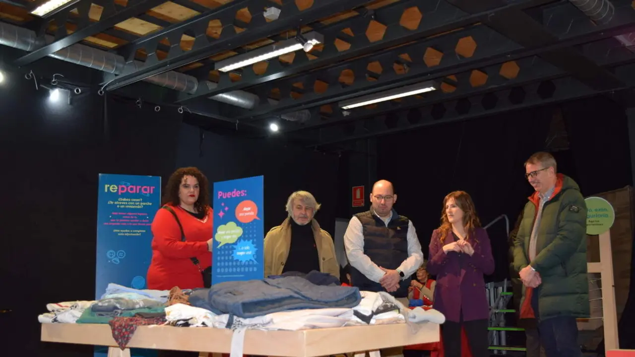 IMG MUCHA TELA LE&Oacute;N (5)