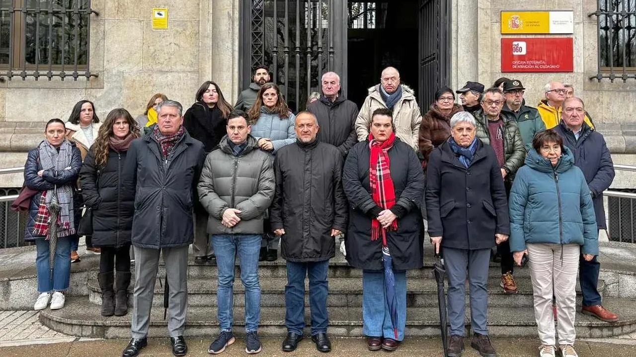 Representantes institucionales, pol&iacute;ticos, sindicales y sociales, as&iacute; como miembros de las Fuerzas y Cuerpos de Seguridad del Estado, se citan ante la Subdelegaci&oacute;n del Gobierno para condenar el crimen de Mar&iacute;a Bel&eacute;n, de 52 a&ntilde;os, en Pontevedra.
