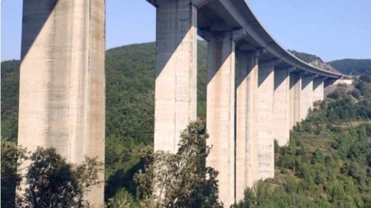 Viaducto del Tremor en la A-6. Foto: Celos&iacute;a cedida por Bierzo Digital.