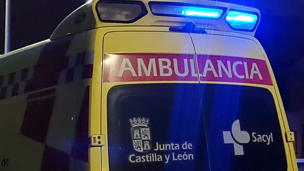 Imagen de una ambulancia de Emergencias Sacyl.