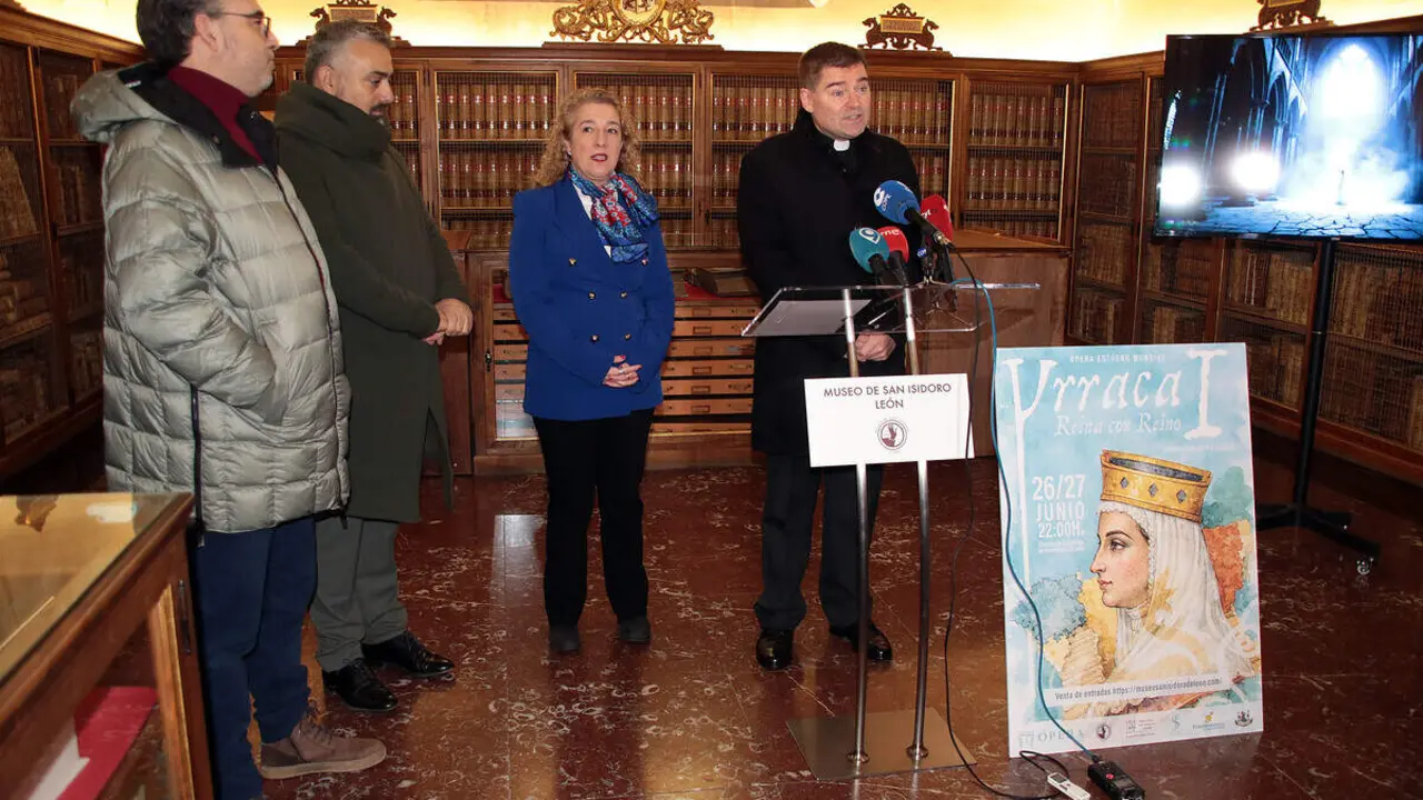 Presentaci&oacute;n de la &oacute;pera &lsquo;Urraca I. Reina con Reino&rsquo; con motivo del 900 aniversario de su fallecimiento con la intervenci&oacute;n del abad de la Real Colegiata de san Isidoro, Luis Garc&iacute;a, la directora del Museo de san Isidoro, Raquel Ja&eacute;n, el director art&iacute;stico y tenor, Jos&eacute; Concepci&oacute;n, y el compositor Igor Escudero