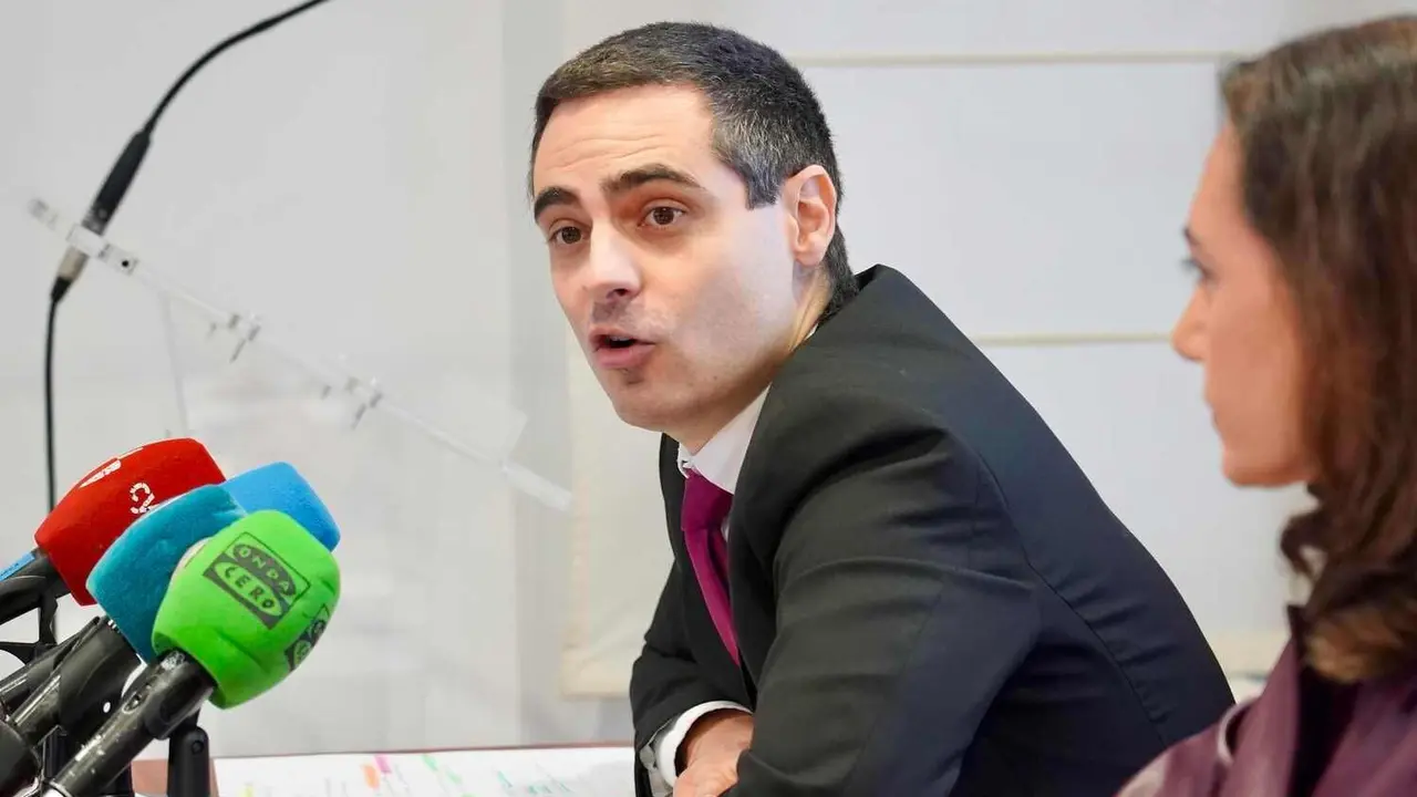 La secretaria general de Uni&oacute;n del Pueblo Leon&eacute;s, Alicia Gallego, junto al presidente, Carlos J. Salgado. Foto: Campillo