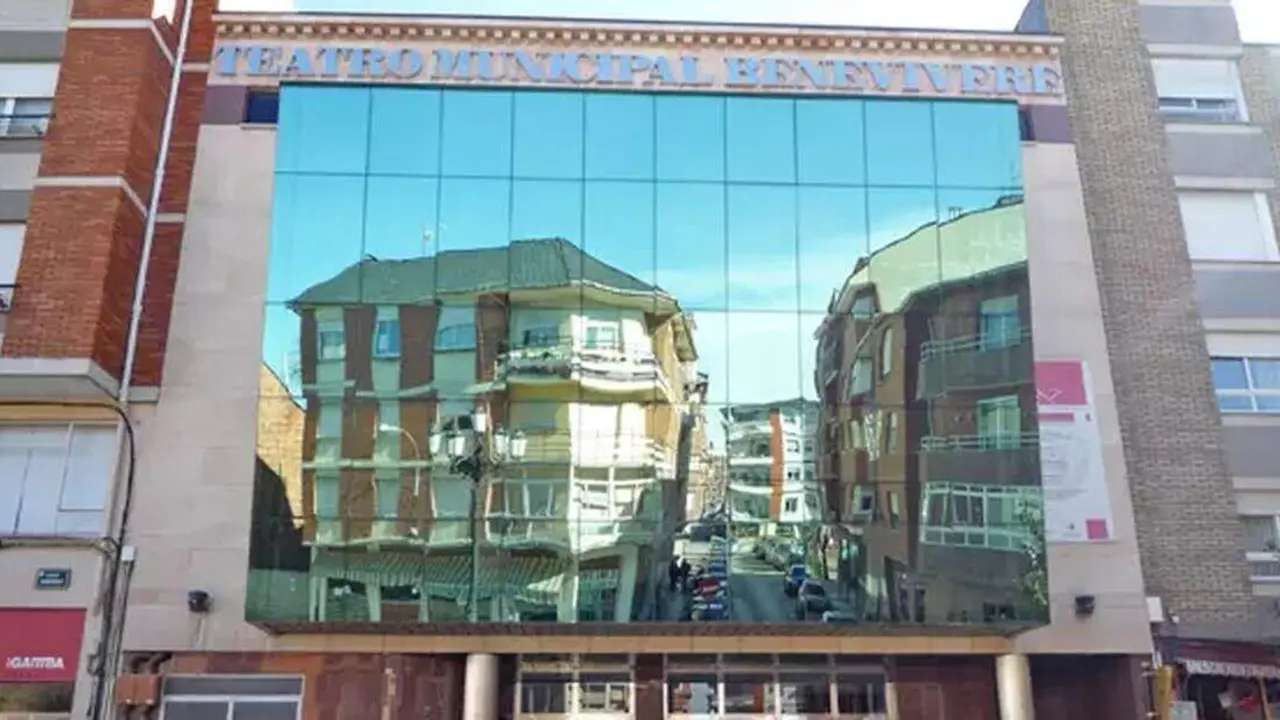 Fachada principal del Teatro Benaviere