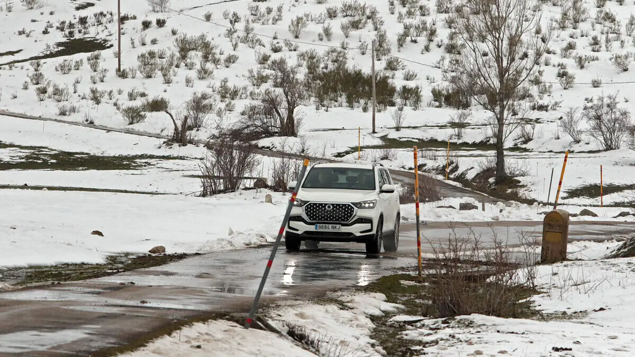 La nieve cubre los valles de la comarca de Arb&aacute;s, Le&oacute;n