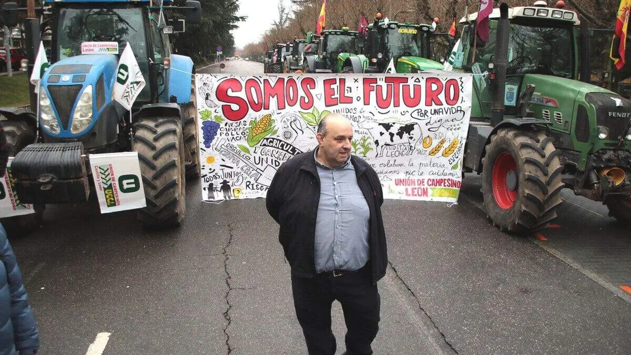 Salida de la columna de tractores organizada por la Uni&oacute;n de Campesinos de Le&oacute;n que parten hacia Madrid para protagonizar una protesta el 11 de febrero