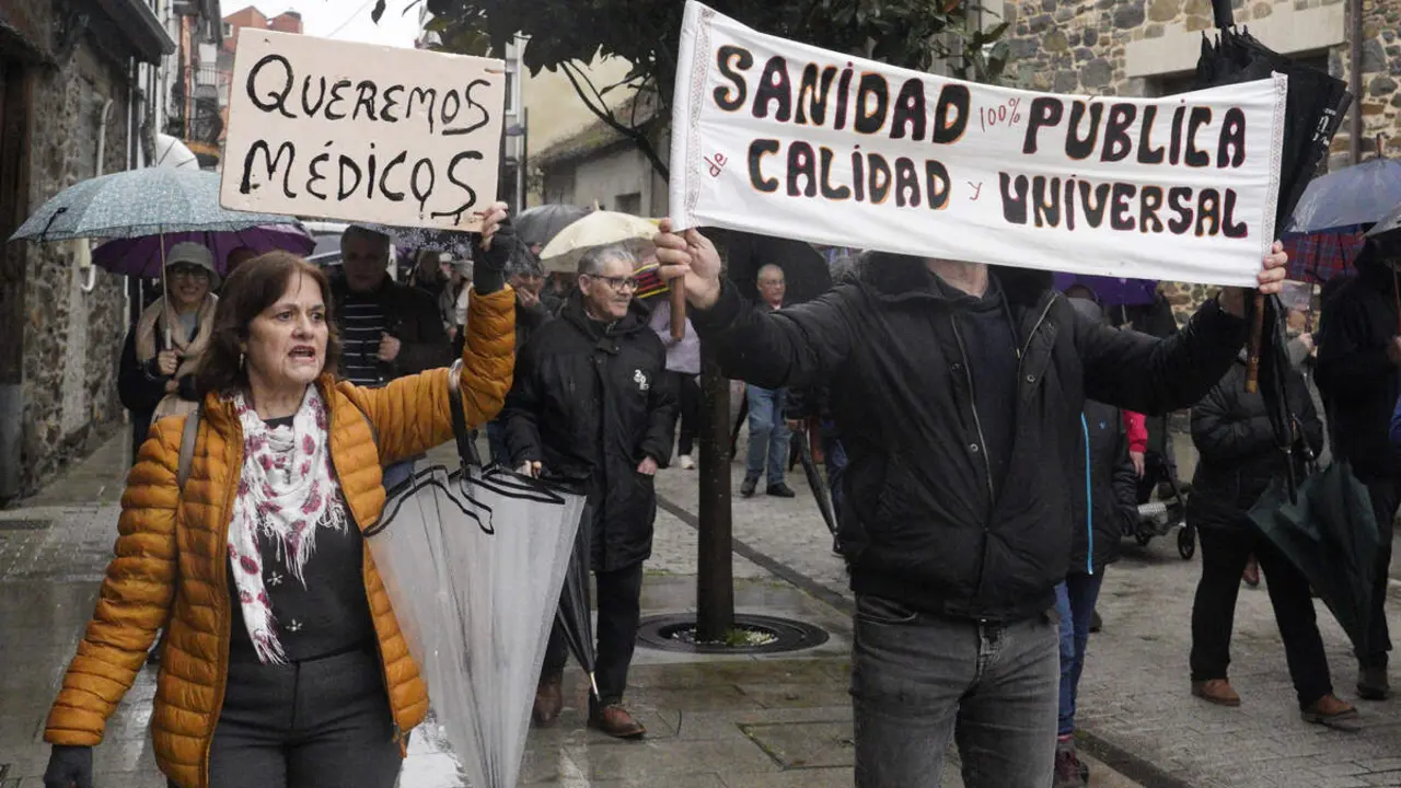 Manifestaci&oacute;n de los ayuntamientos de Toreno, P&aacute;ramo del Sil y Berlanga del Bierzo (Le&oacute;n), para reclamar mejoras sanitarias en el medio rural