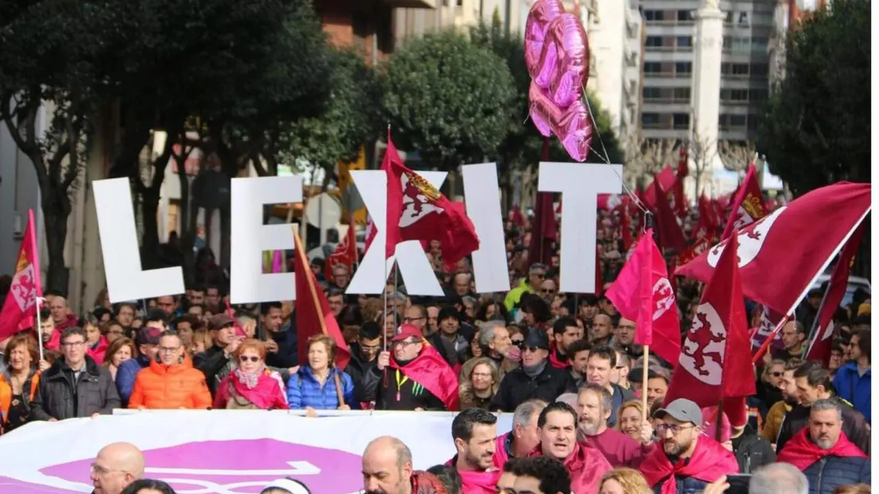 Imagen de archivo de una manifestaci&oacute;n por el Lexit en Le&oacute;n.
